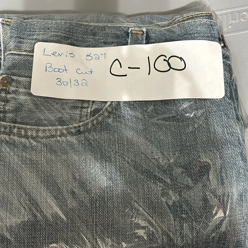 Levi’s 527 boot cut. Men’s Distressed jeans. Size 30/32